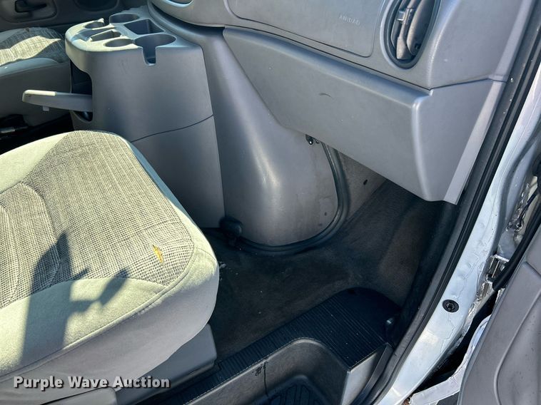 image for item EK2688 2001 Ford E350 Super Duty XLT van