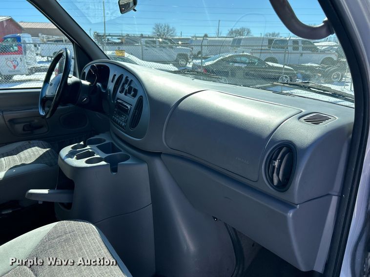 image for item EK2688 2001 Ford E350 Super Duty XLT van