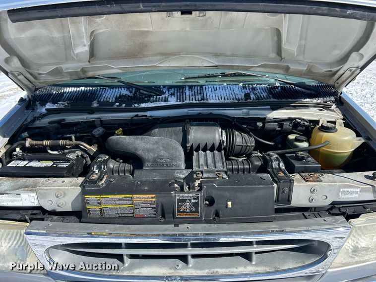 image for item EK2688 2001 Ford E350 Super Duty XLT van