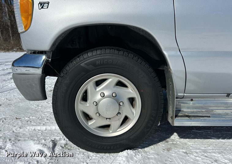 image for item EK2688 2001 Ford E350 Super Duty XLT van