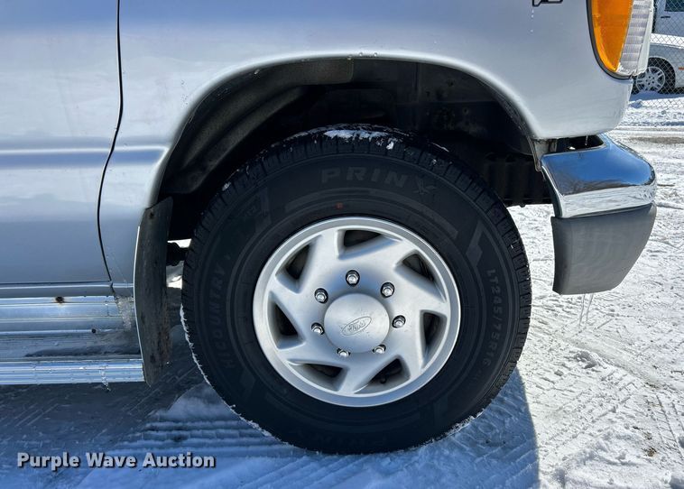 image for item EK2688 2001 Ford E350 Super Duty XLT van