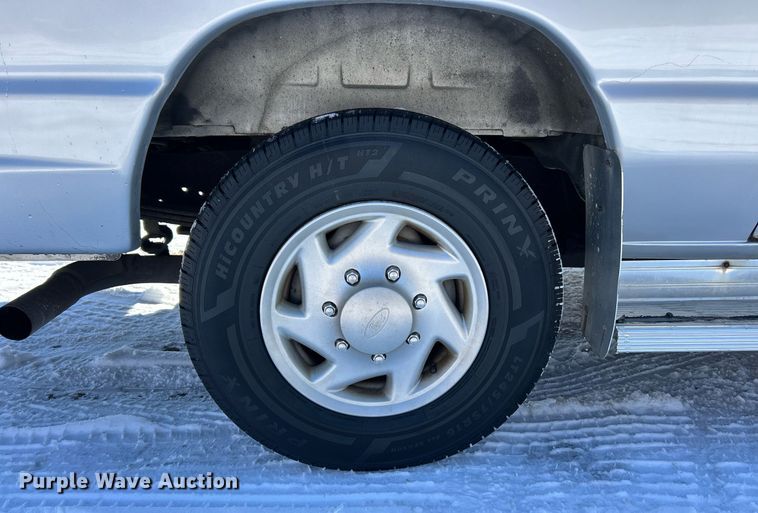 image for item EK2688 2001 Ford E350 Super Duty XLT van