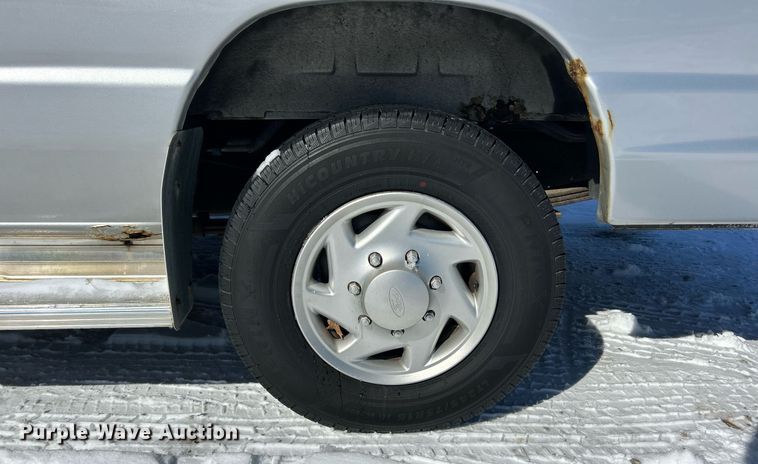 image for item EK2688 2001 Ford E350 Super Duty XLT van