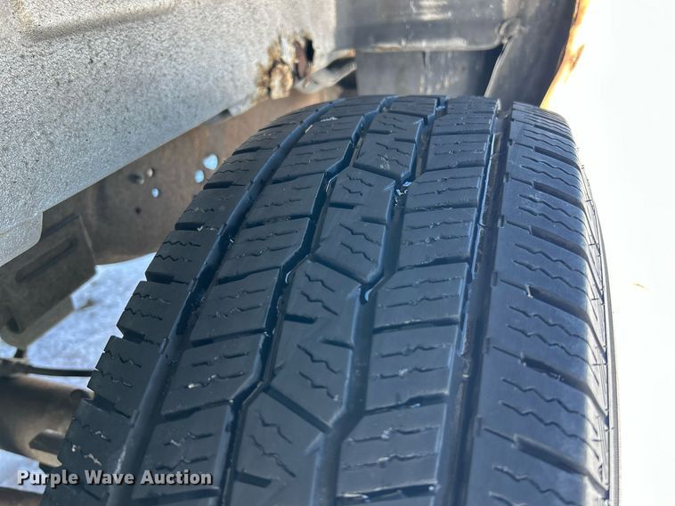 image for item EK2688 2001 Ford E350 Super Duty XLT van