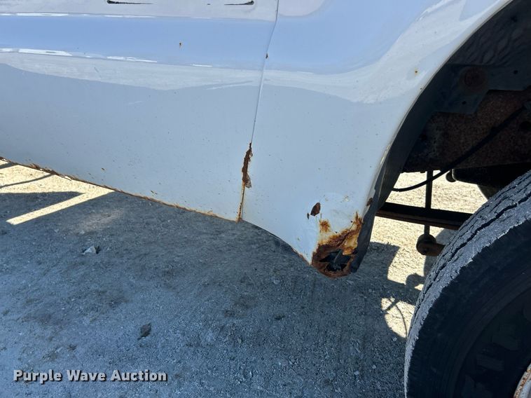 image for item EK2708 2002 Ford F450 Super Duty flatbed truck