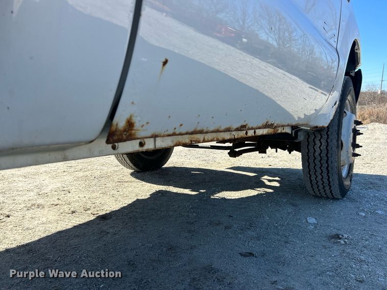 image for item EK2708 2002 Ford F450 Super Duty flatbed truck