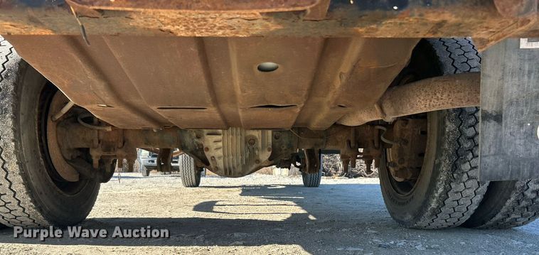 image for item EK2708 2002 Ford F450 Super Duty flatbed truck