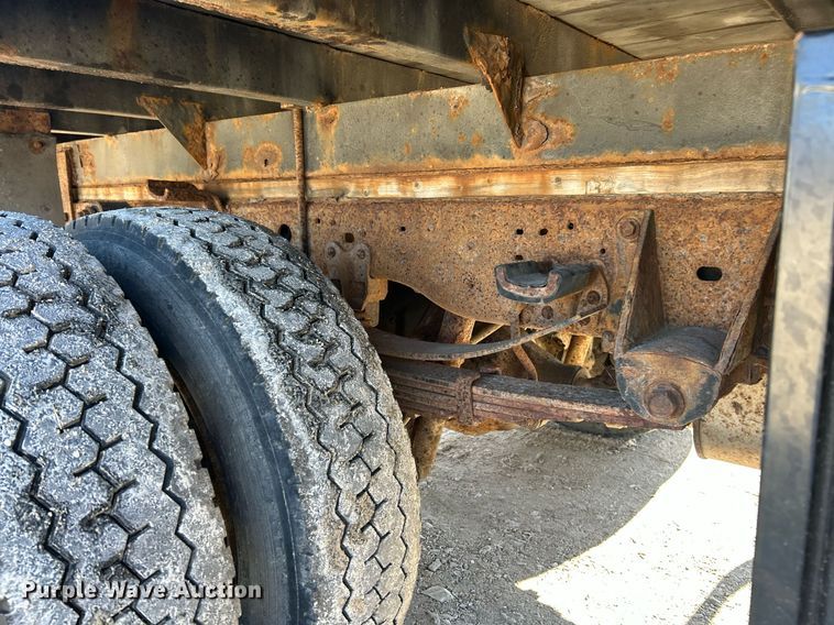 image for item EK2708 2002 Ford F450 Super Duty flatbed truck