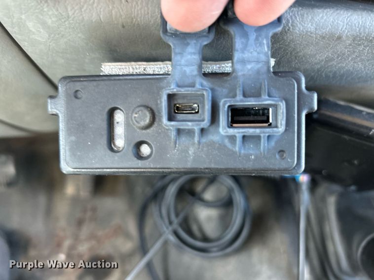 image for item EK2708 2002 Ford F450 Super Duty flatbed truck