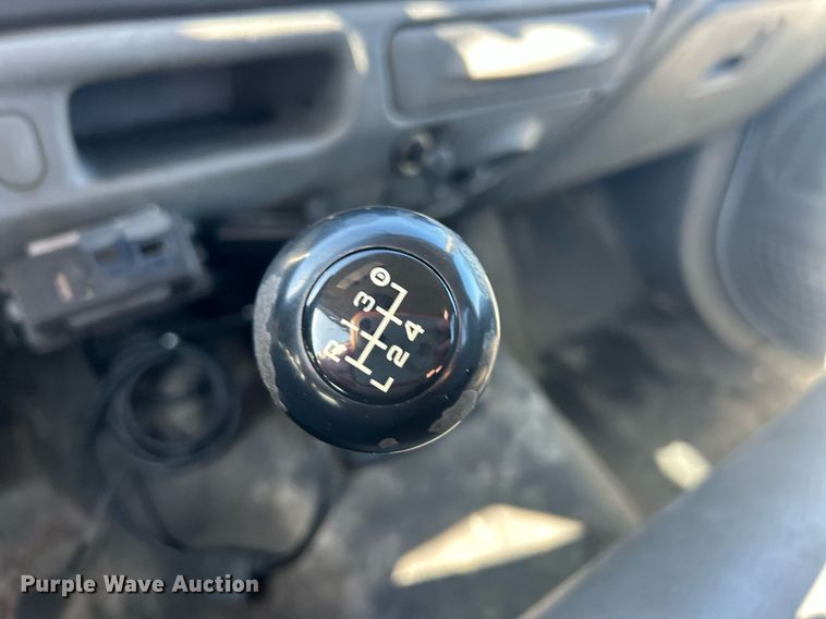 image for item EK2708 2002 Ford F450 Super Duty flatbed truck