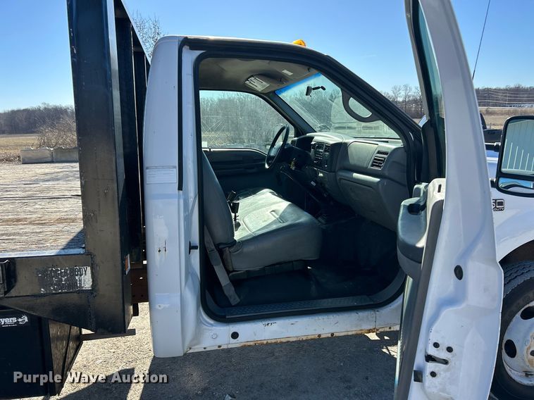 image for item EK2708 2002 Ford F450 Super Duty flatbed truck