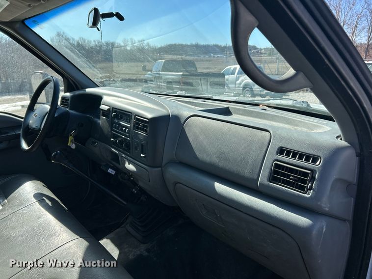 image for item EK2708 2002 Ford F450 Super Duty flatbed truck