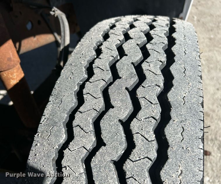 image for item EK2708 2002 Ford F450 Super Duty flatbed truck