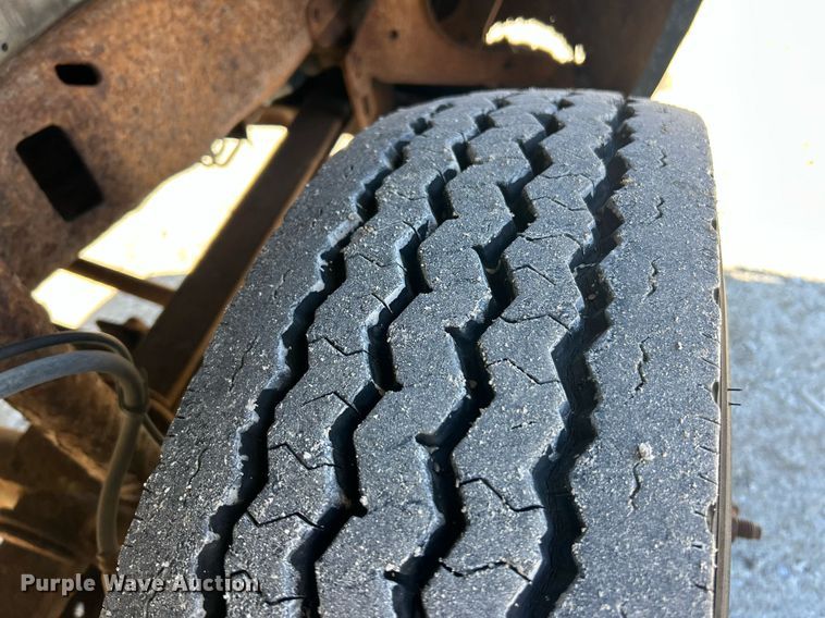 image for item EK2708 2002 Ford F450 Super Duty flatbed truck