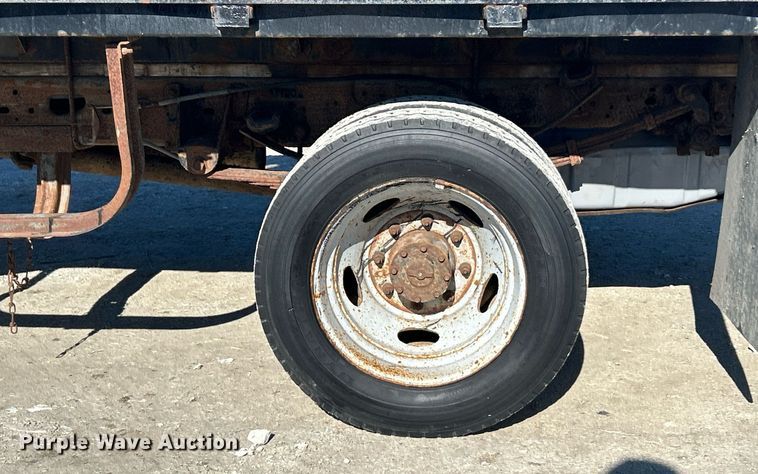 image for item EK2708 2002 Ford F450 Super Duty flatbed truck