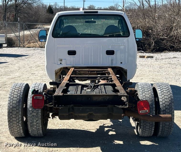 image for item EK2710 2006 Ford F450 Super Duty truck cab and chassis