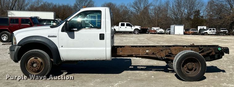 image for item EK2710 2006 Ford F450 Super Duty truck cab and chassis
