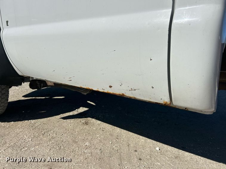 image for item EK2710 2006 Ford F450 Super Duty truck cab and chassis