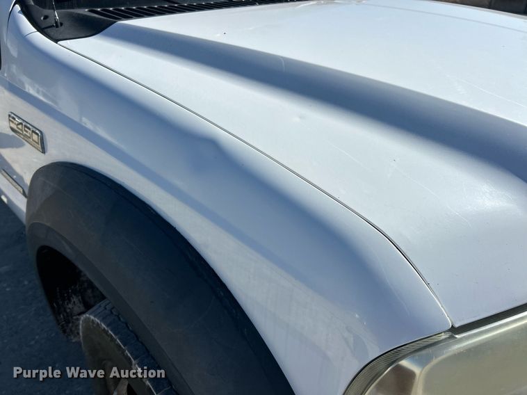 image for item EK2710 2006 Ford F450 Super Duty truck cab and chassis