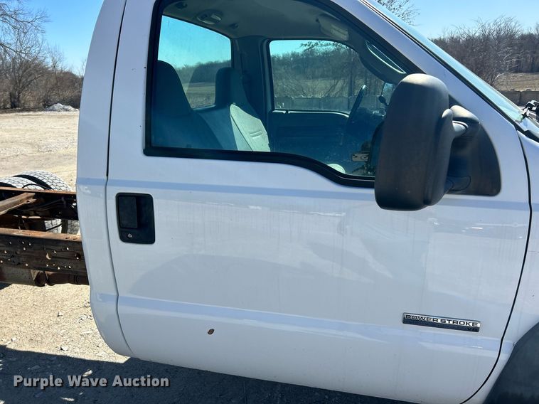 image for item EK2710 2006 Ford F450 Super Duty truck cab and chassis
