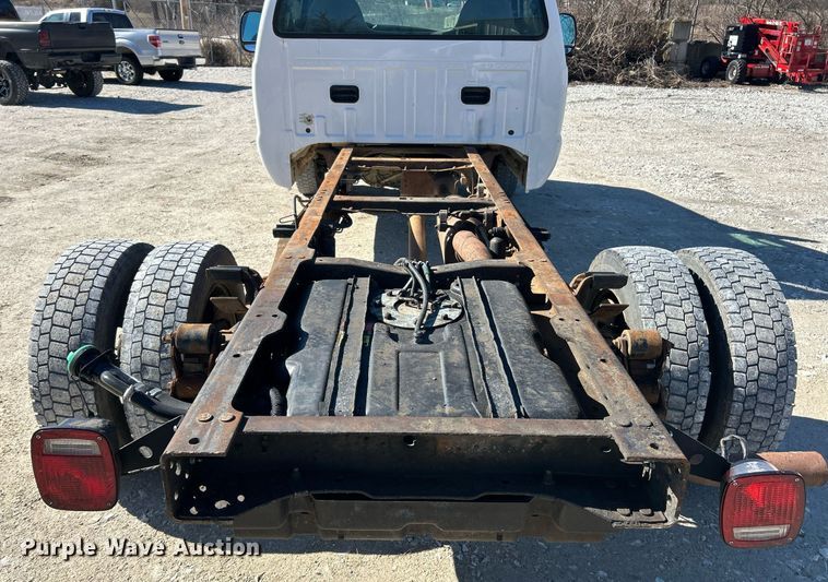 image for item EK2710 2006 Ford F450 Super Duty truck cab and chassis