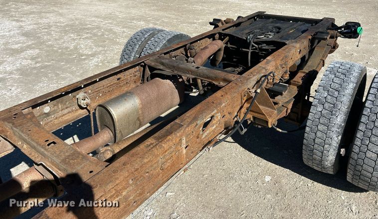 image for item EK2710 2006 Ford F450 Super Duty truck cab and chassis