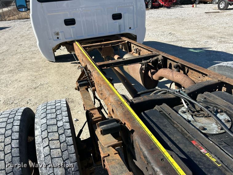 image for item EK2710 2006 Ford F450 Super Duty truck cab and chassis