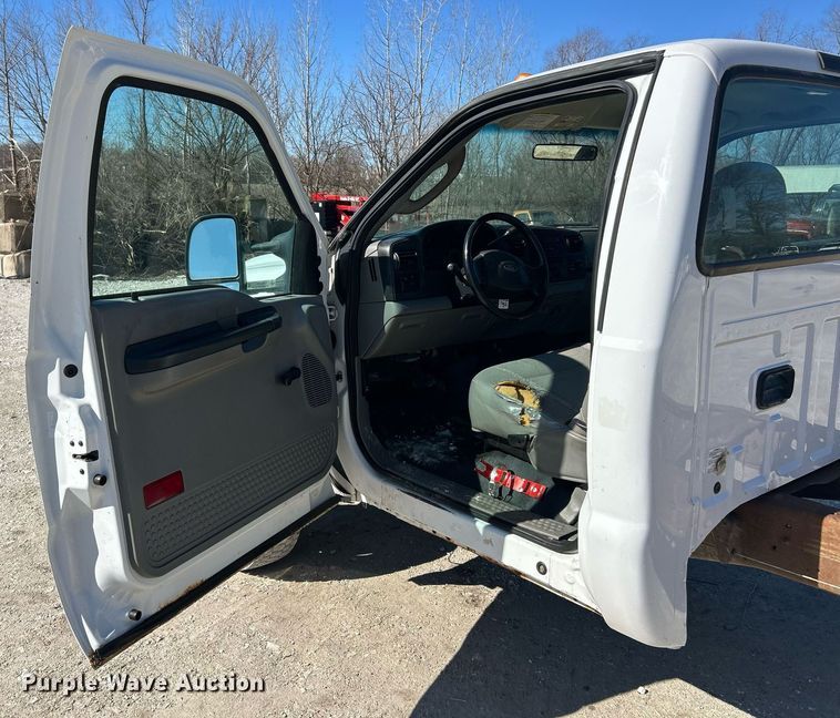 image for item EK2710 2006 Ford F450 Super Duty truck cab and chassis