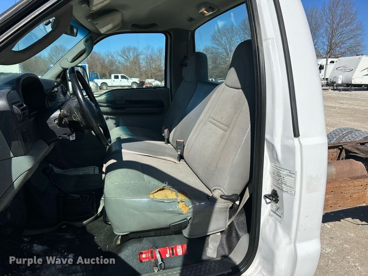 image for item EK2710 2006 Ford F450 Super Duty truck cab and chassis