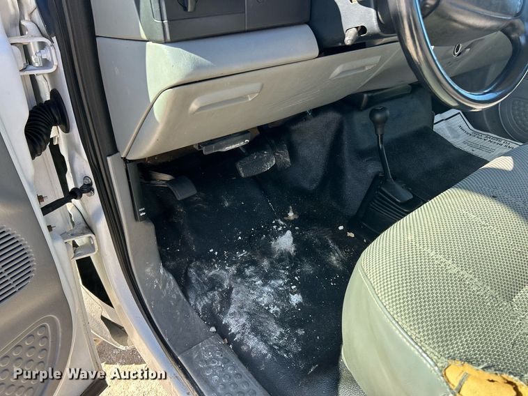 image for item EK2710 2006 Ford F450 Super Duty truck cab and chassis