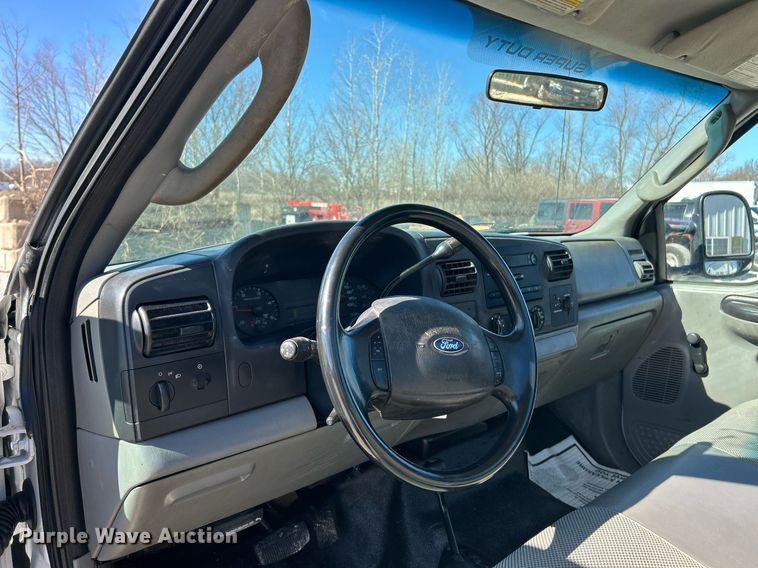 image for item EK2710 2006 Ford F450 Super Duty truck cab and chassis