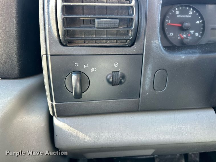 image for item EK2710 2006 Ford F450 Super Duty truck cab and chassis