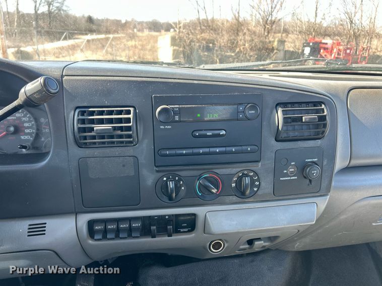 image for item EK2710 2006 Ford F450 Super Duty truck cab and chassis