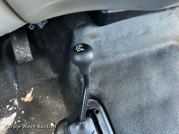 image for item EK2710 2006 Ford F450 Super Duty truck cab and chassis