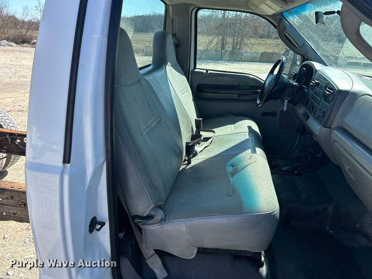 image for item EK2710 2006 Ford F450 Super Duty truck cab and chassis