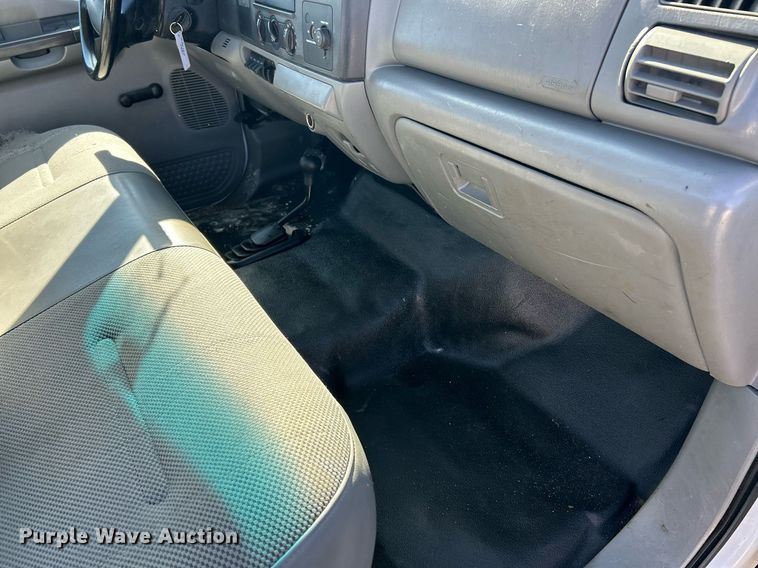 image for item EK2710 2006 Ford F450 Super Duty truck cab and chassis