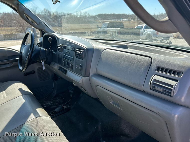 image for item EK2710 2006 Ford F450 Super Duty truck cab and chassis