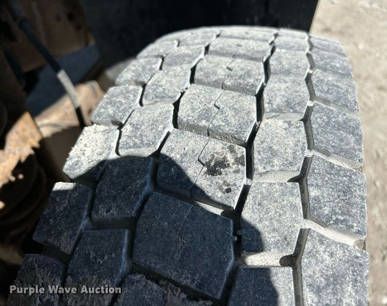 image for item EK2710 2006 Ford F450 Super Duty truck cab and chassis