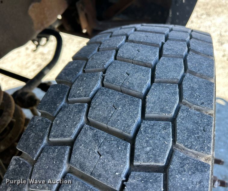 image for item EK2710 2006 Ford F450 Super Duty truck cab and chassis