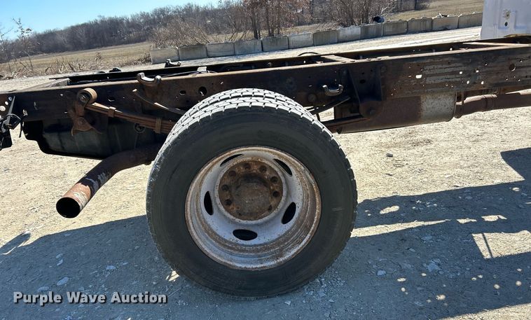 image for item EK2710 2006 Ford F450 Super Duty truck cab and chassis