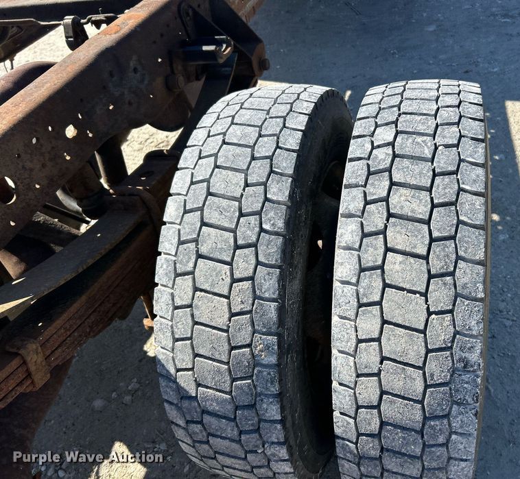 image for item EK2710 2006 Ford F450 Super Duty truck cab and chassis