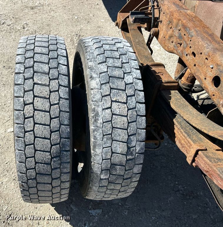 image for item EK2710 2006 Ford F450 Super Duty truck cab and chassis