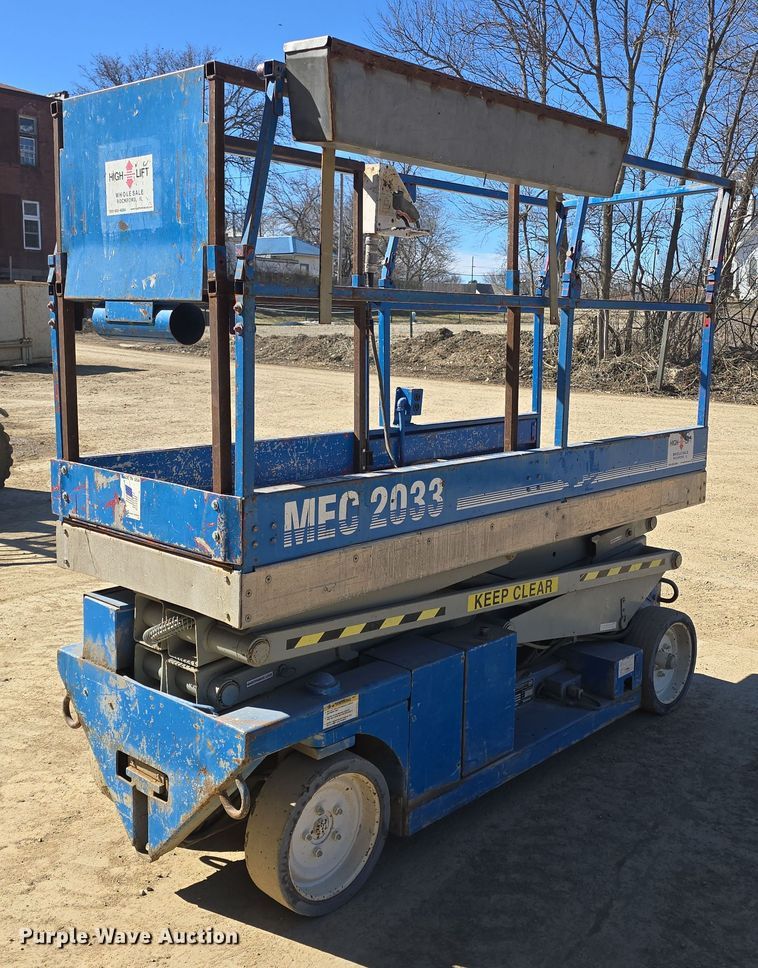 image for item EK5021 1994 MEC 2033 scissor lift