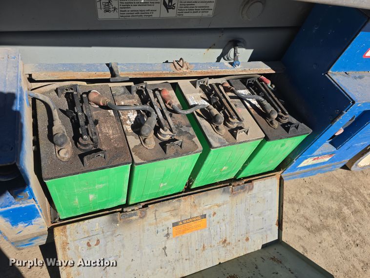 image for item EK5021 1994 MEC 2033 scissor lift