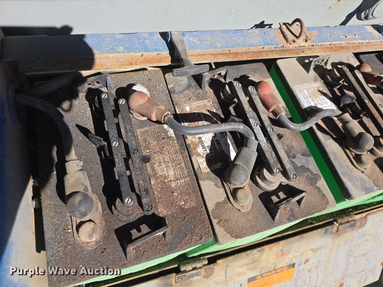 image for item EK5021 1994 MEC 2033 scissor lift