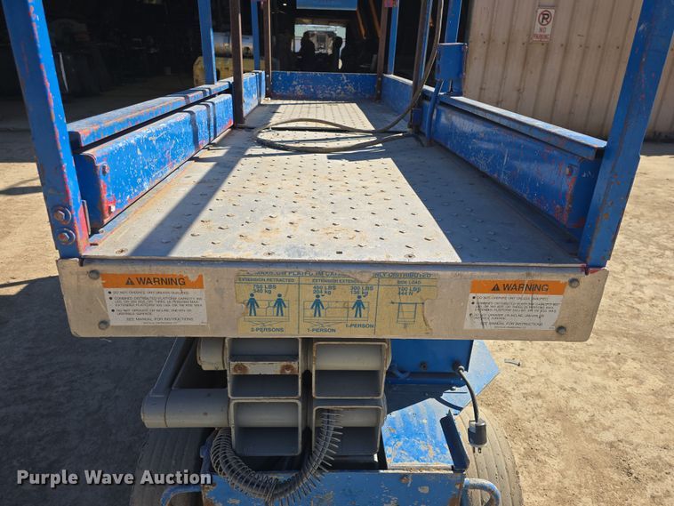 image for item EK5021 1994 MEC 2033 scissor lift