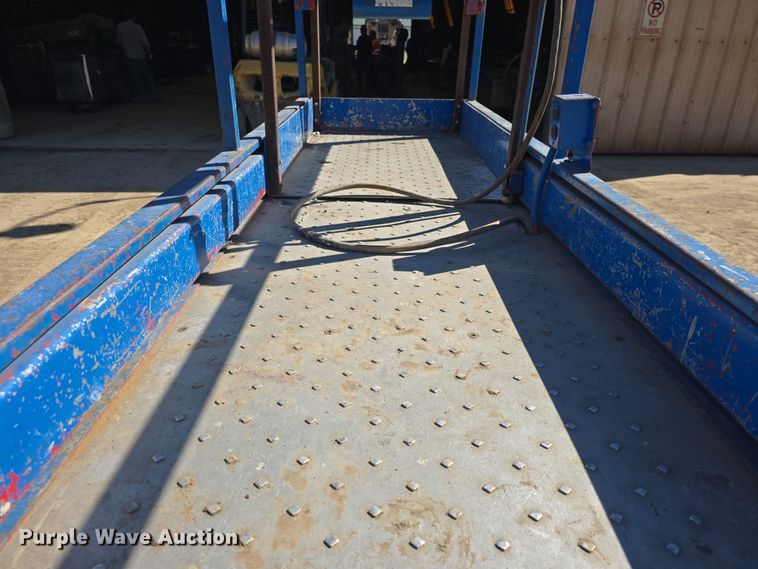 image for item EK5021 1994 MEC 2033 scissor lift