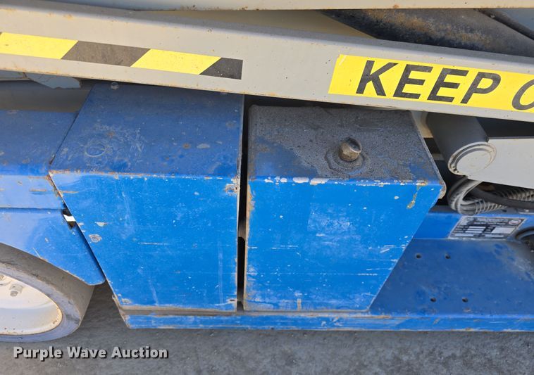 image for item EK5021 1994 MEC 2033 scissor lift