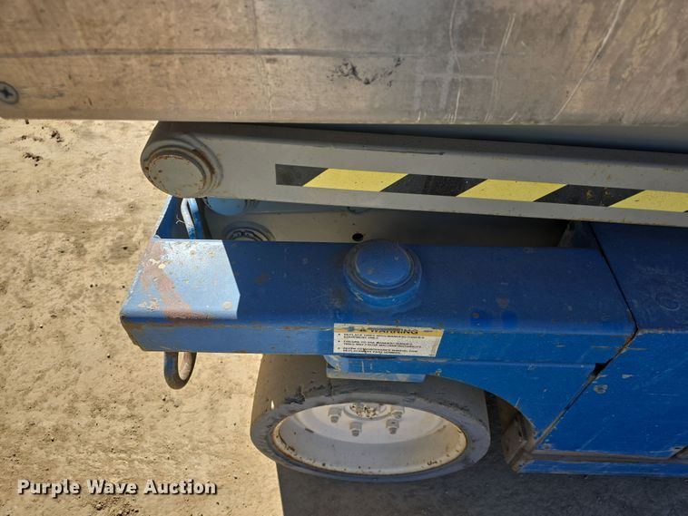 image for item EK5021 1994 MEC 2033 scissor lift