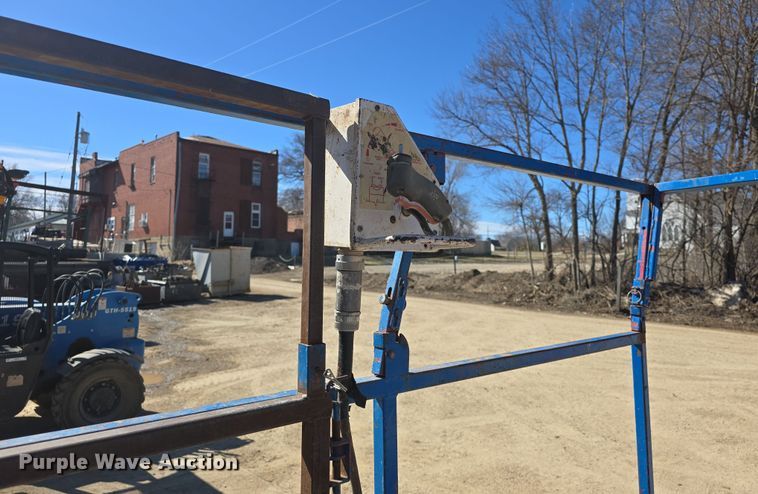 image for item EK5021 1994 MEC 2033 scissor lift